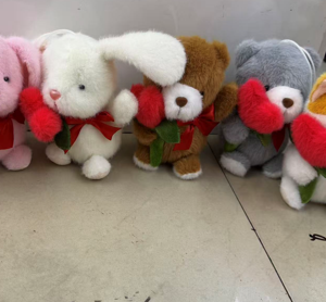 ANIMALITOS CON UNA ROSA EN LA MANO 14CM